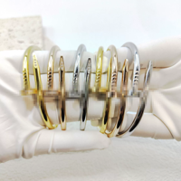 Bracelet de marque de créateur célèbre en acier inoxydable incrusté de diamants simulés, étanche, sans ternissement, plaqué or, bracelet tendance