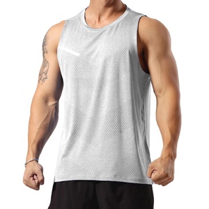 Chaleco de malla para hombre - Top deportivo de alto rendimiento con diseño de tejido abierto, que te mantiene fresco durante sesiones de ejercicio intensas - Product Image 6