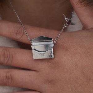 Collier de pigeon volant en acier inoxydable à la mode avec pendentif enveloppe ouvrable plaqué or 18 carats chaîne de clavicule lettre d'amour hirondelle - Product Image 3