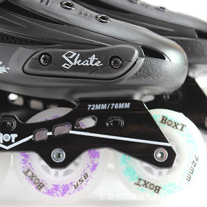 <span class=keywords><strong>Pattini</strong></span> a rulli 4 ruote in linea di lusso per adulti personalizzabili in bianco <span class=keywords><strong>o</strong></span> nero con ruote lampeggianti - Product Image 6