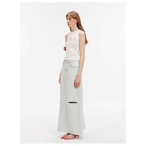 Falda vaquera de línea A con efecto desgastado y agujeros, importada de Turquía, modelo "Walden Pond" - Product Image 5