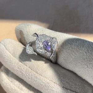 Anillo de Plata Pura S925 con Diseño Floral de Alta Gama, Herradura y Loto con Diamante Morado, Piedra Tallada de Lujo - Product Image 3