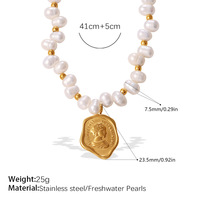 Collier en acier inoxydable plaqué or avec perles d'eau douce, pendentif médaillon résistant à l'eau et à la ternissure, chaîne perlée