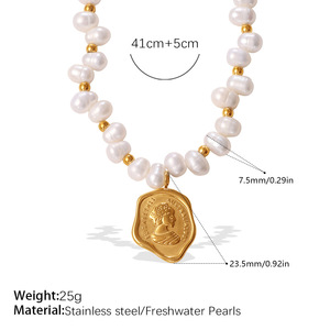 <span class=keywords><strong>Collana</strong></span> di Perle d'Acqua Dolce Placcata <span class=keywords><strong>Oro</strong></span> in Acciaio Inossidabile, Resistente all'Ossidazione e Impermeabile, <span class=keywords><strong>con</strong></span> Ciondolo a <span class=keywords><strong>Medaglione</strong></span> e Catena di Perline - Product Image 6