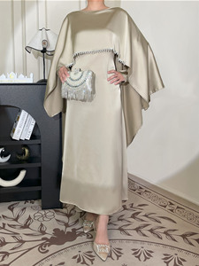 عباءة نسائية أنيقة وبسيطة من الساتان - Product Image 6
