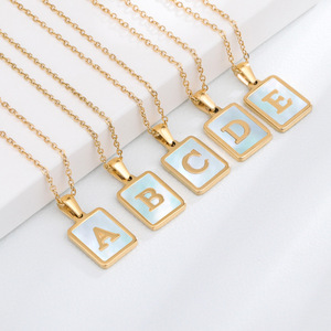 Collar Personalizado con Colgante Cuadrado de Letras del Alfabeto en Acero Inoxidable, Varios Estilos, Letras Iniciales en Forma de Concha para Mujer - Product Image 1