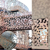Cloison décorative de style moderne Mashrabia pour hôtel, bâtiment, écran de séparation, revêtement mural perforé en aluminium sculpté pour extérieur