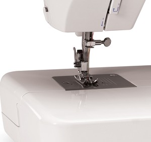 Máquina de Coser <span class=keywords><strong>SINGER</strong></span> Doméstica 8280, Tipo Electrónico, Multifuncional, <span class=keywords><strong>para</strong></span> Telas Gruesas, con Función de Overlock - Product Image 2