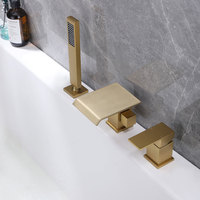 Robinet de bain romain à 3 trous en or brossé, avec bec cascade carré, douchette intégrée, levier unique, ensemble de bain autoportant