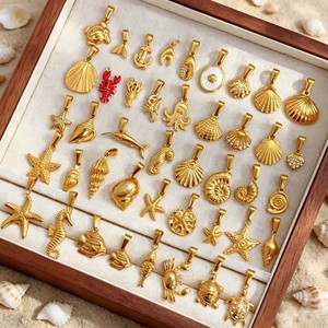 Ciondolo Bikini Tema Mare e Oceano |   Ciondoli a forma di pesce, aragosta, stella marina e conchiglia in acciaio inossidabile placcato oro PVD 18K |   Impermeabile Ipoallergenico - Product Image 1
