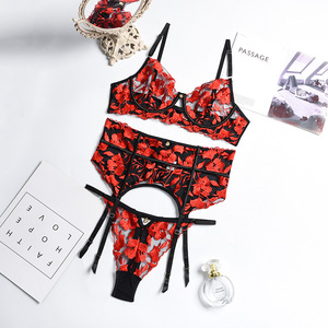 Ensemble de lingerie sexy de Noël pour femme, 3 pièces, avec <span class=keywords><strong>porte</strong></span>-<span class=keywords><strong>jarretelles</strong></span>, broderie, dentelle et découpes, de bonne qualité, pour cosplay - Product Image 1