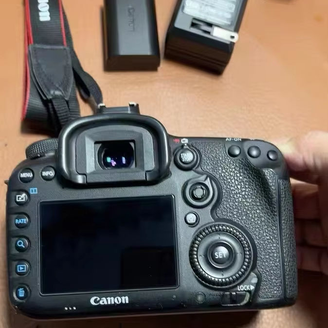 EOS 7D2 Original Canons Second hand Used Camera DSLR Professional Digital Camera with battery and battery charger