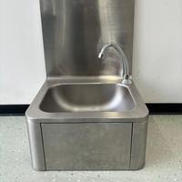 Évier chirurgical en acier inoxydable, lavabo médical mural avec panneau arrière anti-éclaboussures, conception robuste en acier 304, grande capacité, résistant à la corrosion
