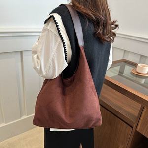 กระเป๋าผ้ากำมะหยี่แฟชั่นใหม่ปี 2026 กระเป๋าสะพายไหล่ผู้หญิงทรงย้อนยุค ความจุเยอะ เหมาะสำหรับการเดินทาง - Product Image 5