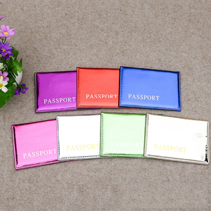 Vendita calda porta passaporto <span class=keywords><strong>in</strong></span> <span class=keywords><strong>pelle</strong></span> sintetica lucida per il viaggio Shinny copertina del passaporto può Logo personalizzato - Product Image 2