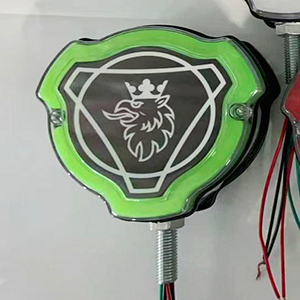 1*PCS Luz LED de logotipo iluminada para parrilla de camión <span class=keywords><strong>SCANIA</strong></span> V8 24V con lente Hawk blanca/amarilla/roja - Product Image 2