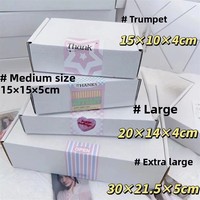 Grande boîte plate en carton ondulé blanc pour emballage et expédition, esthétique soignée, idéale pour albums Instagram