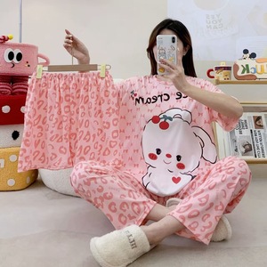 Vente flash : pyjama pour femmes en polyester à manches courtes, anti-statique, taille élastique, trois pièces, imprimé de dessins animés d'animaux, fabriqué en Thaïlande - Product Image 6