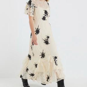 Robe longue vintage 100 % coton beige avec dentelle florale, col halter, en crêpe naturel, imprimé numérique, ODM pour printemps-été - Product Image 1