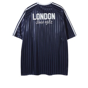 เสื้อยืดทรงโอเวอร์ไซส์ แนวเรโทร แขนสั้น คอวี ลายทาง ผ้าซาตินเจอร์ซีย์ ทันสมัย ใส่ได้หลายโอกาส น้ำหนัก 180 กรัม ระบายอากาศได้ดี เหมาะสำหรับผู้ชาย - Product Image 2