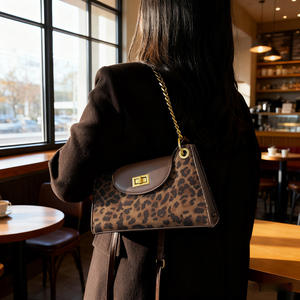 Nuevo Bolso Bandolera con Estampado de Leopardo, Moda 2026, Versátil, con Hebilla de Cadena y Forma Cuadrada, Bolsos de Mano para Mujer - Product Image 2