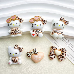 Acessórios de Resina DIY de Desenho Animado: Gatinho com Estampa de Leopardo, Presilha de Cabelo Artesanal, Capa de Celular, Pingentes Artísticos, Decorações, Lote de Natal - Product Image 1
