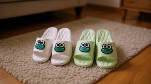 Pantoufles de dessin animé en forme de grenouille pour hommes et femmes, semelle antidérapante en EVA, pour la maison, usage intérieur, blanc, vert, taille 36 à 41 - Product Image 2