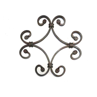 Nouveau design de rosaces décoratives en métal en fer forgé rosette de panneaux de défilement d'escalier de clôture en fonte