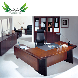Scrivania Direzionale di Lusso Contemporanea, Tavolo Classico in Legno Impiallacciato per Uffici di Prestigio - Product Image 5