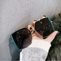 Lunettes de Soleil de Plage à Verres Anti-UV, Lunettes de Soleil Tendance pour Femme, Monture Carrée, Lunettes de Soleil