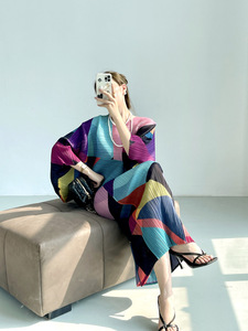 Robe longue plissé<span class=keywords><strong>e</strong></span> élégante décontracté<span class=keywords><strong>e</strong></span> pour femme, imprimé violet haut de gamme, manches à volants, col en V, silhouette crayon, respirante, polyester/coton - Product Image 5