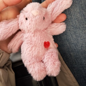 Porte-clés lapin en peluche rose mignon et doux avec breloque lapin en peluche et sac à dos jouet pour les couples avec fonction d'amour améliorée - Product Image 4