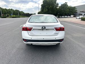 Voiture d'occasion Zotye <span class=keywords><strong>Z300</strong></span> <span class=keywords><strong>2016</strong></span> 1.5 Essence Manuelle Berline Compacte Spacieuse Fiable à Prix Abordable à Vendre - Product Image 2