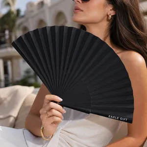 Éventail en bois noir de 23 cm personnalisable avec impression de marque, durable, vente en gros, cadeau promotionnel pour événements - Product Image 2