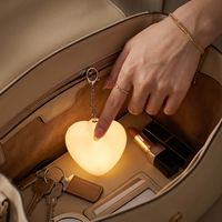 Mini lampe LED pour sac à main avec capteur de lumière, allumage/extinction automatique, organisateur de sac portable, lumière de nuit pour sac à main, placard, armoire pour femmes