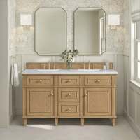 Meuble de salle de bain en chêne clair naturel sur mesure, style classique en bois massif avec plan de travail en quartz, ensemble de lavabo double en céramique de 60 pouces