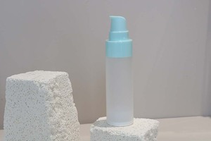 Bouteille sous vide carrée en PET PP givrée verte transparente <span class=keywords><strong>sans</strong></span> gaz pour le nettoyant facial et le conditionneur Emballage de forme carrée - Product Image 5