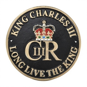 King Charles III Royal Wall Sign Noir et Or Élégant Signe Général En Fonte Décoratif En Gros De Luxe En Métal Signe 100% Personnalisé - Product Image 1
