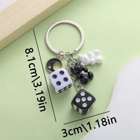 Vente en gros usine : Porte-clés ours dés mignon en résine, tendance, mini jouet anti-stress, pendentif de sac et anneau de clés pour décoration de sac à dos et cadeau