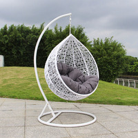 Chaise suspendue en rotin pour hôtels, villas et patios – Mobilier de jardin moderne à prix d'usine – Vente directe usine