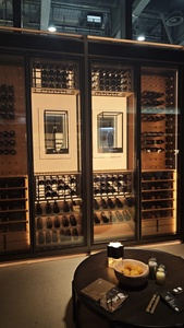 Armoire à <span class=keywords><strong>vin</strong></span> encastrée sur mesure avec étagères à éclairage LED - Product Image 2