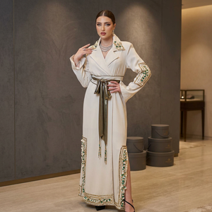 Vente en gros d'abayas AL HIJRAH, abaya de luxe brodée de couleur tan à manches longues, anti-rides, abaya pour femmes, robe de prière en soie de haute qualité faite à la main - Product Image 2