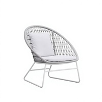 Ensemble table et chaises d'extérieur en rotin synthétique PE avec structure métallique, design moderne et minimaliste pour jardin, terrasse, balcon et usage hôtelier
