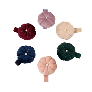 Alfiletero de muñeca de <span class=keywords><strong>terciopelo</strong></span> de alta calidad <span class=keywords><strong>para</strong></span> <span class=keywords><strong>coser</strong></span>, cojín de alfiler de punto de cruz con forma de calabaza 3D <span class=keywords><strong>para</strong></span> sastrería y artesanía de bordado - Product Image 1