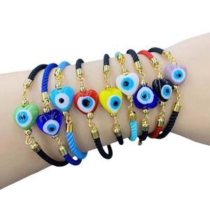 Pulsera de Cuerda Ajustable con Cuentas Redondas de Cristal de Murano con Diseño de Ojo Turco y Corazón, y Cuentas de Bola de Oro de 18k - Product Image 3