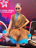 Costume de compétition de danse latine sur mesure Vennystyle |   Vêtements de scène ornés de franges, de strass et de motifs floraux