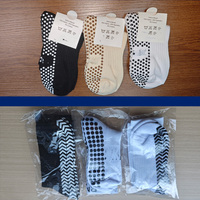 Chaussettes de football antidérapantes personnalisées en polyester et coton respirant, durables et rembourrées, avec grip pour le football