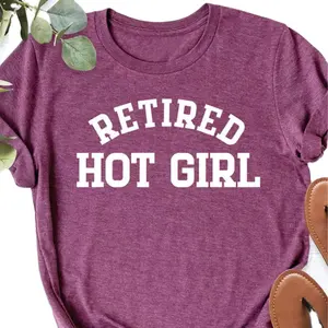 은퇴 한 뜨거운 소녀 O-넥 티셔츠 티