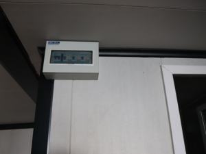 منزل حاويات بسقف شمسي يوفر طاقة خارج الشبكة لمحطات الطقس النائية - Product Image 5