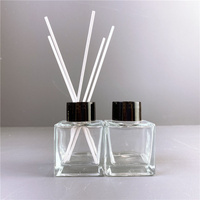 Bouteille d'huile d'arôme en verre rond carré clair avec bâtons de diffuseur de roseau désodorisant bouteille de diffuseur de roseau en verre de parfum